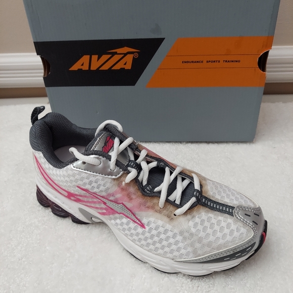 NIB. WOMEN'S AVIA RUNNING SGR 2. SIZE 6. Medium width - Picture 9 of 16